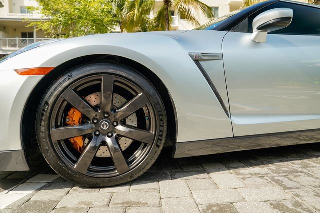 Used 2010 Nissan GT-R Premium AWD/4WD image 12