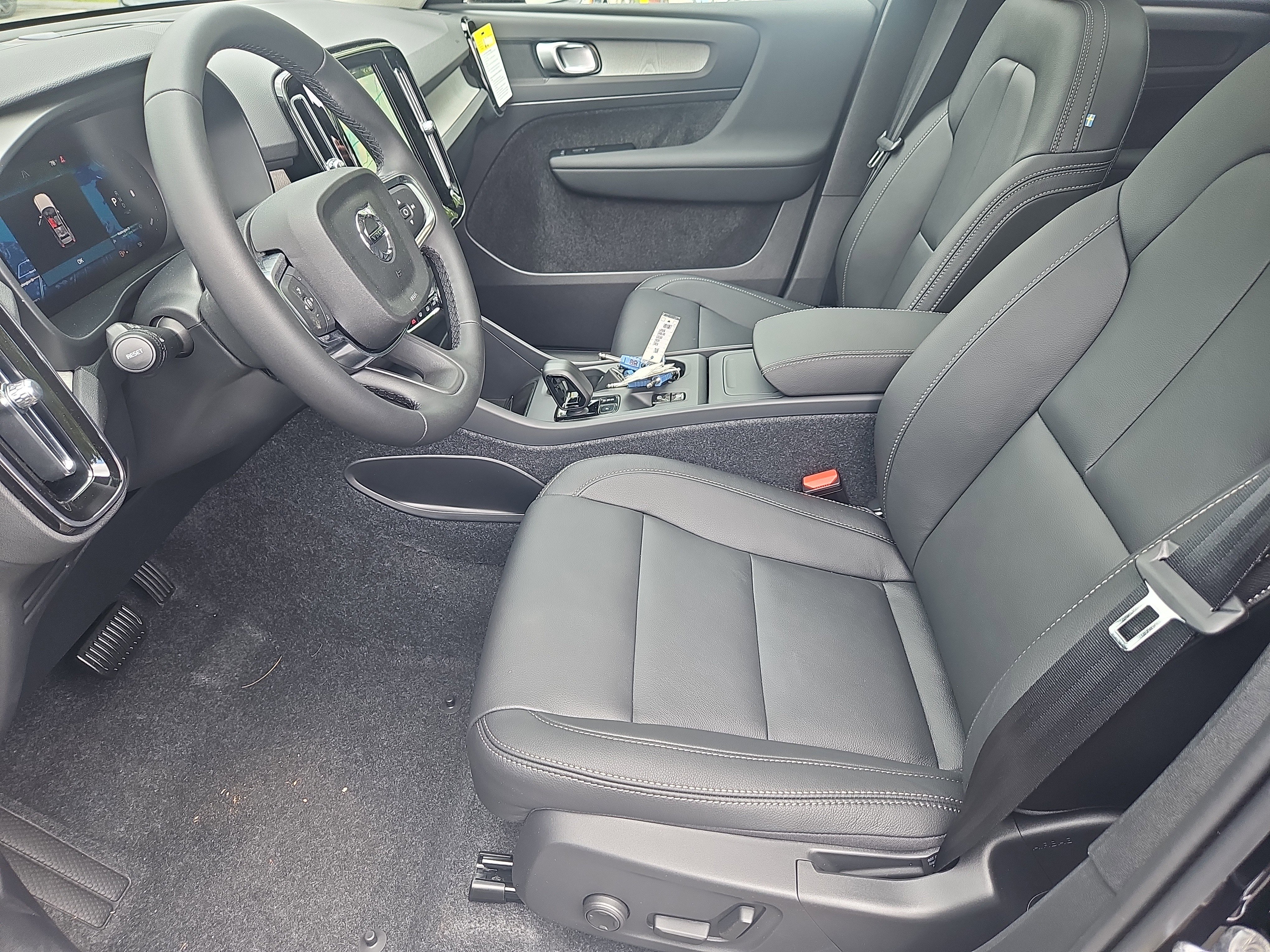 New 2026 Volvo XC40 B5 Core w/ Climate Package AWD/4WD image 20