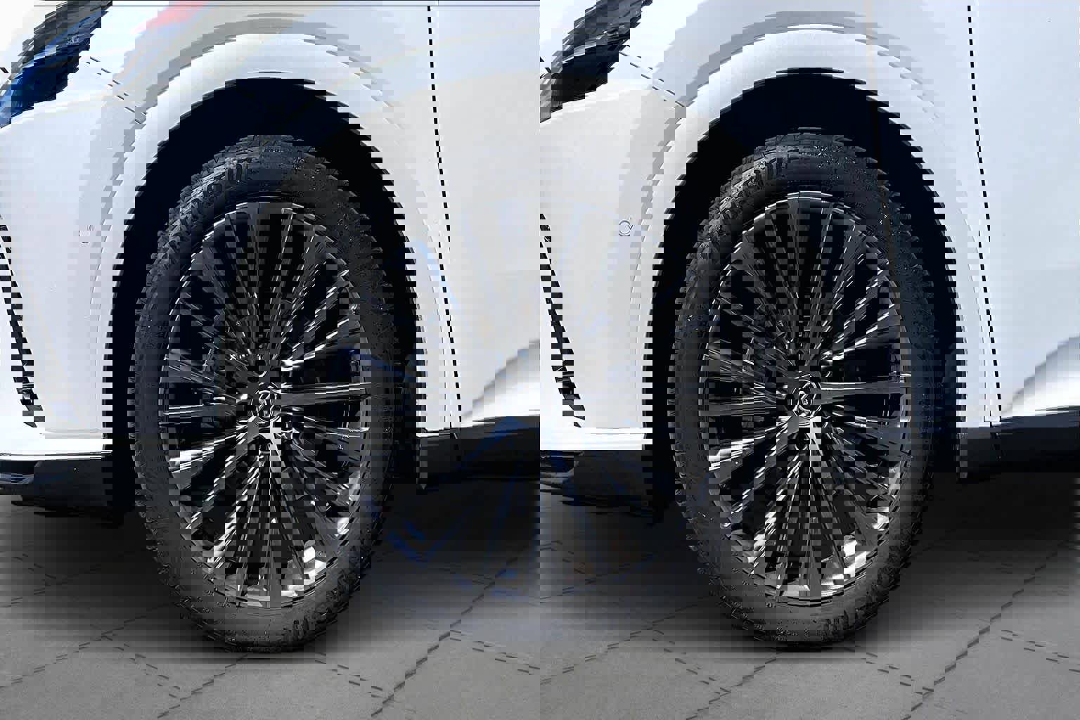 Used 2025 Lexus RX 450h Luxury w/ Convenience Package image 10