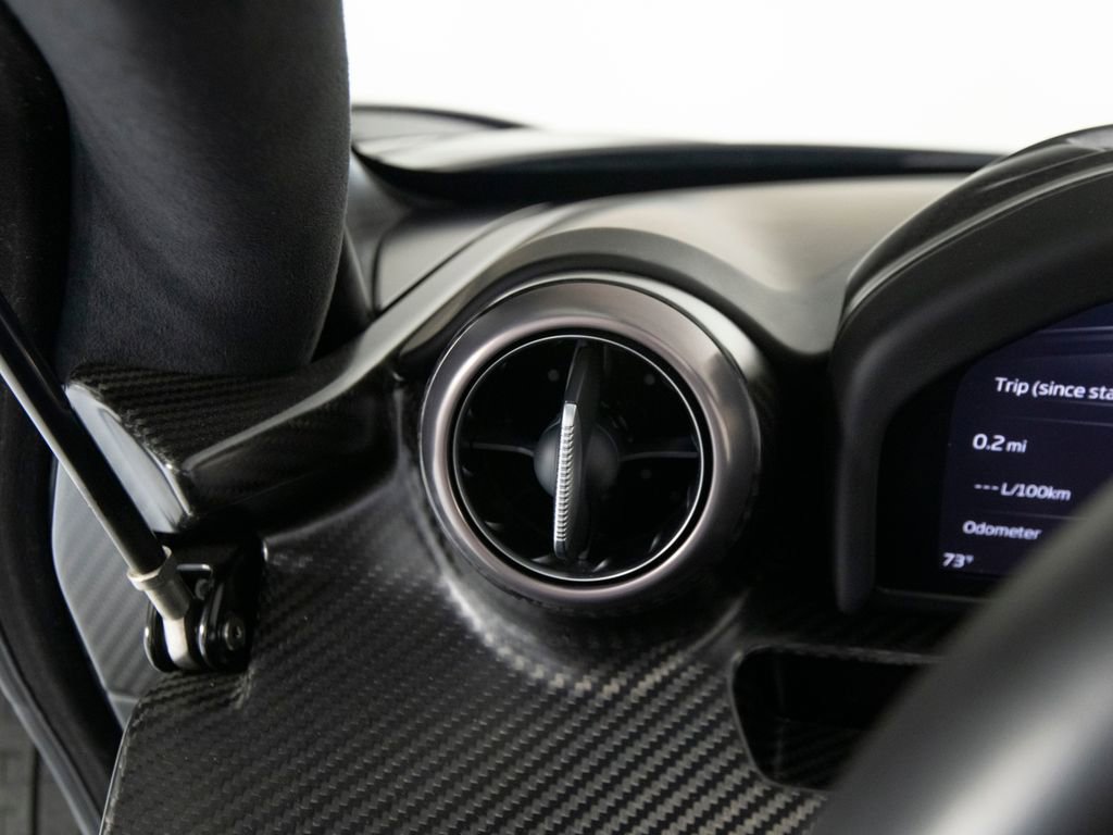Used 2019 McLaren Senna image 28