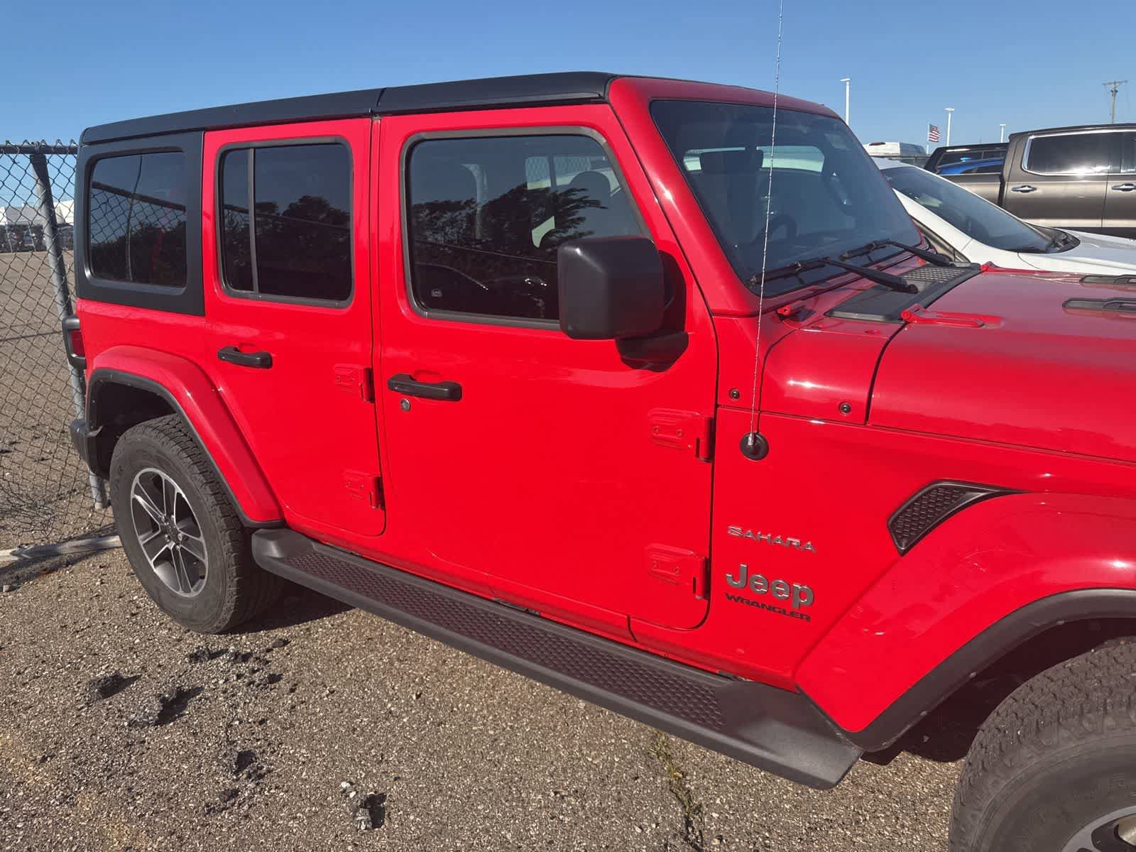 Used 2023 Jeep Wrangler Unlimited Sahara w/ Cold Weather Group AWD/4WD image 8