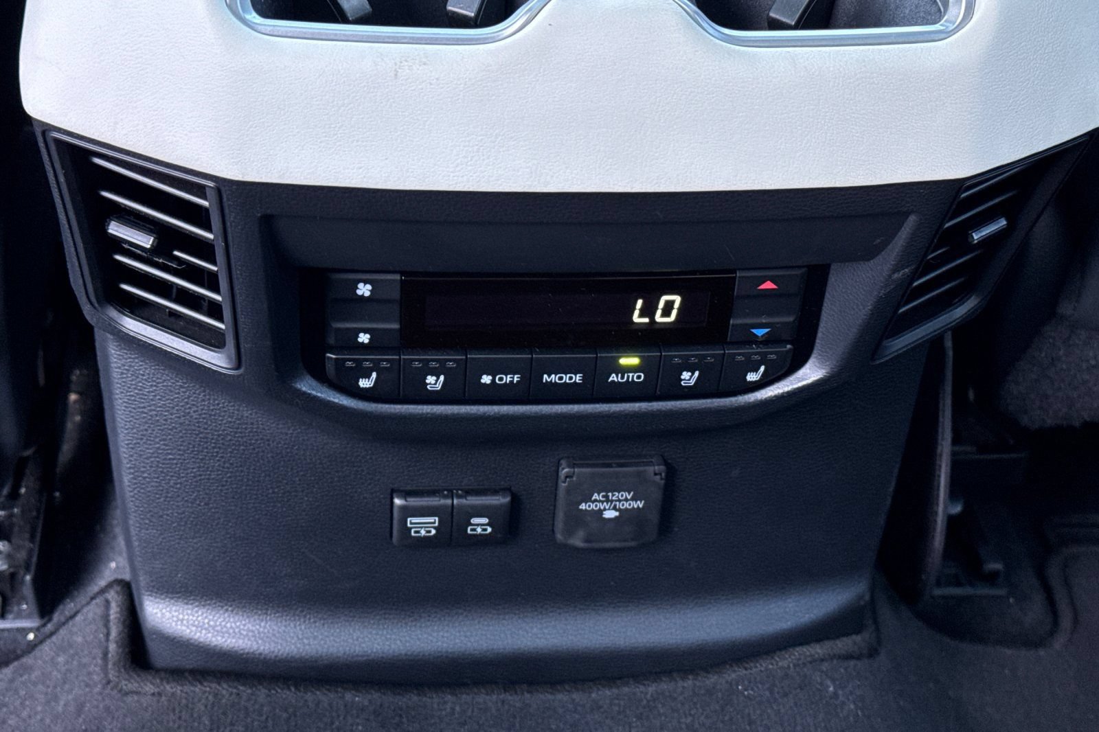 Used 2023 Toyota Sequoia Capstone AWD/4WD image 44