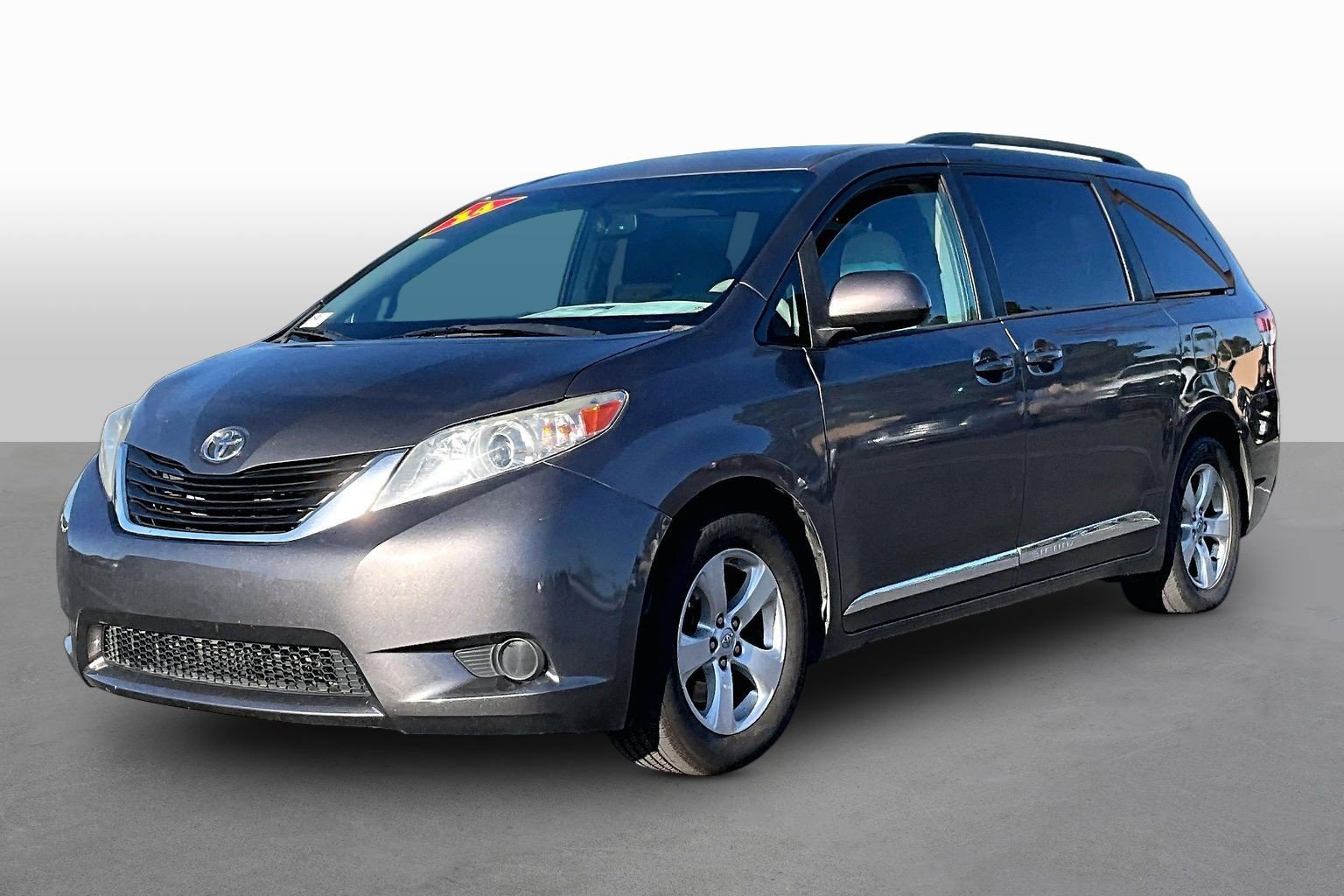 Used 2014 Toyota Sienna LE FWD video 1