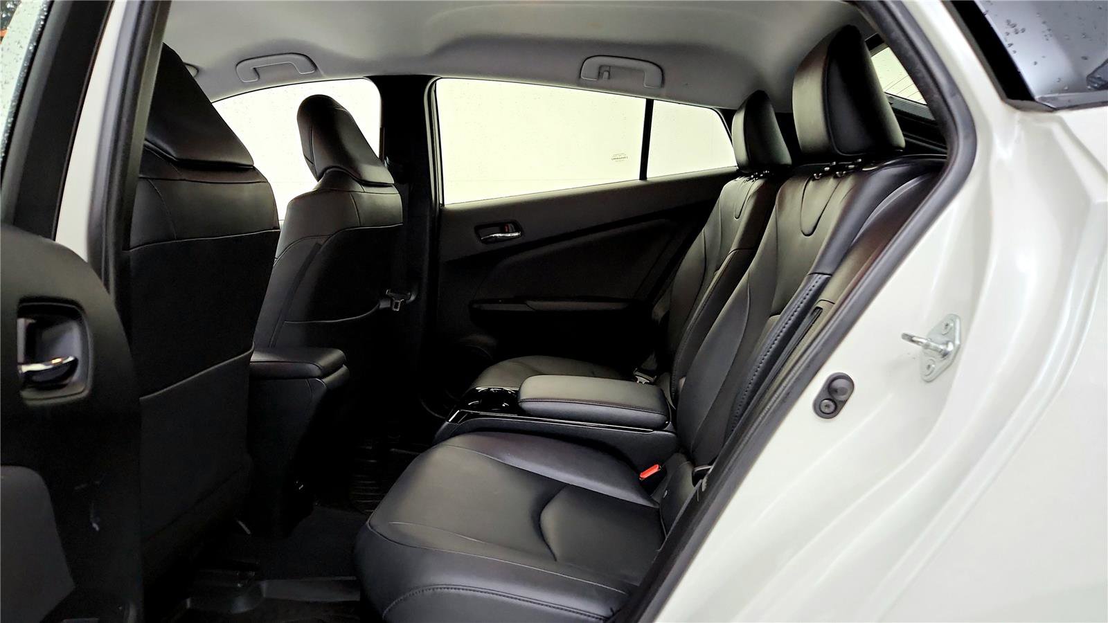 Used 2018 Toyota Prius Prime Premium image 20