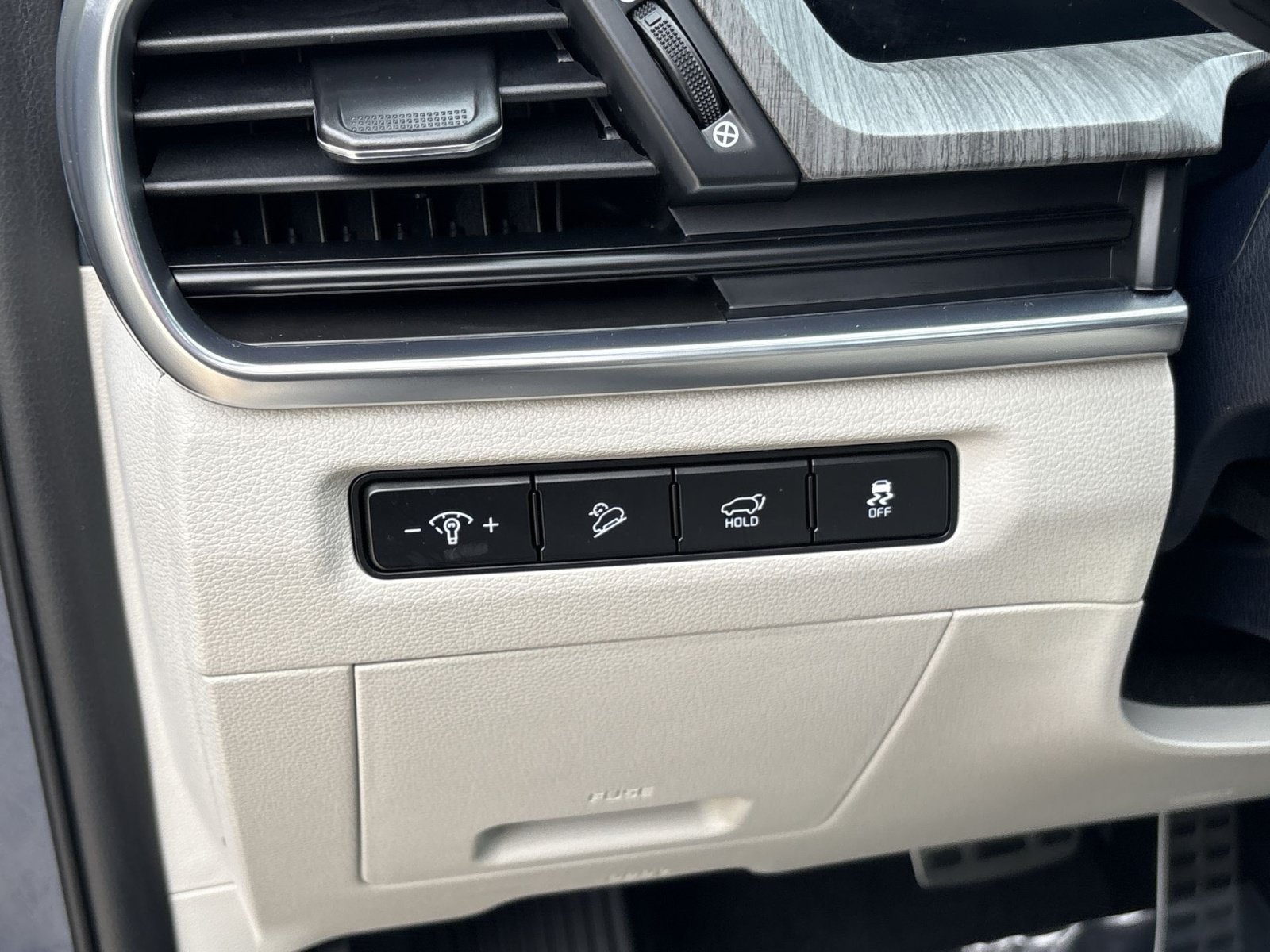 Used 2024 Kia Telluride SX w/ Towing Package FWD image 21