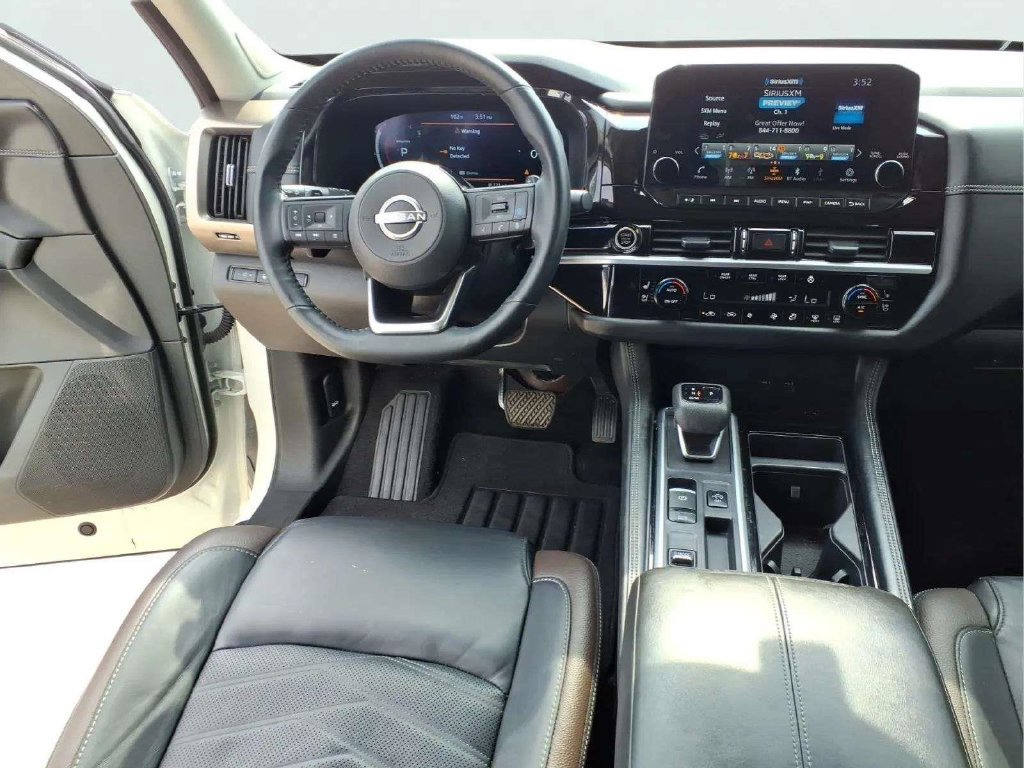 Used 2024 Nissan Pathfinder Platinum w/ Black Appearance Package FWD image 17