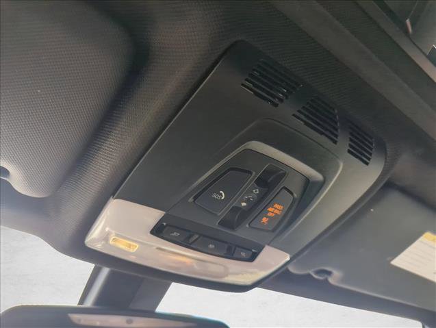 Used 2018 BMW 320i Sedan image 9