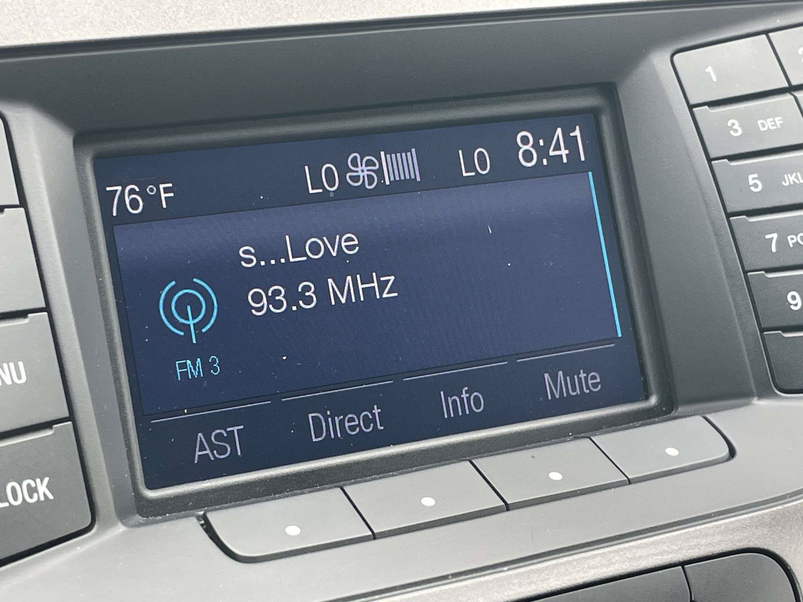 Used 2015 Ford Taurus SEL FWD image 27