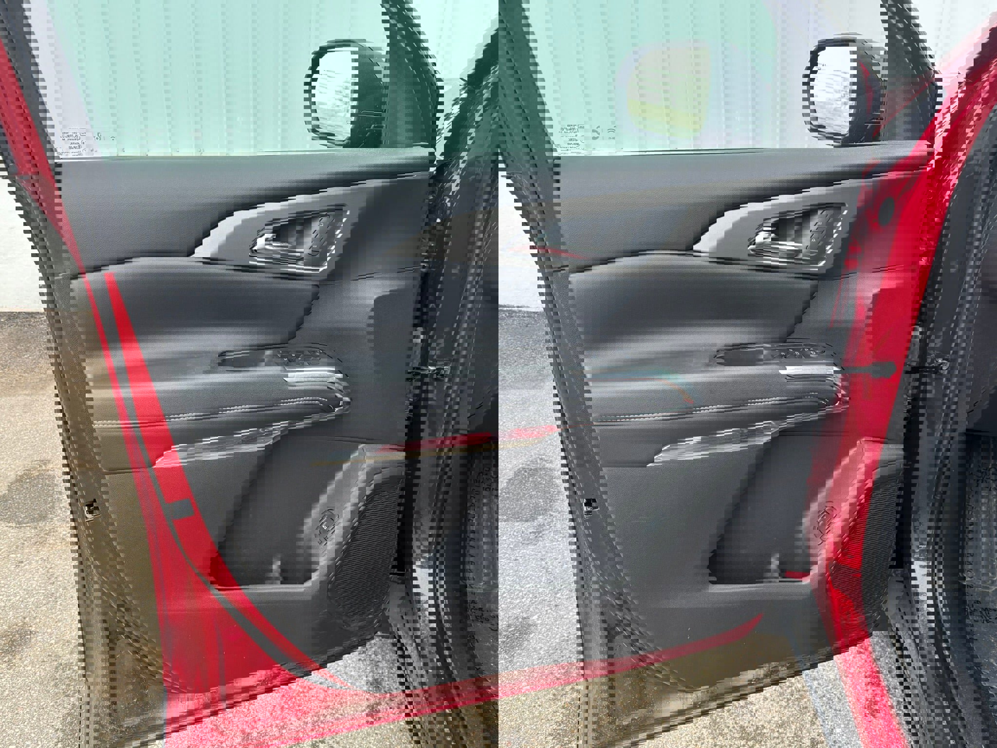 Used 2025 Chevrolet Traverse LT image 9