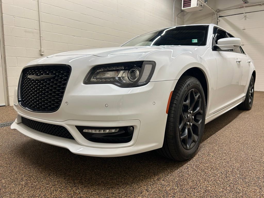 Used 2023 Chrysler 300 Touring L w/ Popular Equipment Group image 5