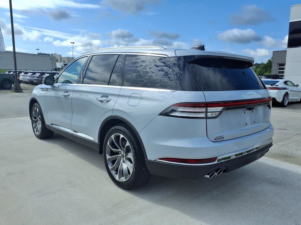 New 2025 Lincoln Aviator 2WD w/ Equipment Group 101A image 3