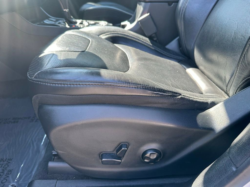 Used 2019 Jeep Cherokee Limited w/ Technology Group FWD image 27