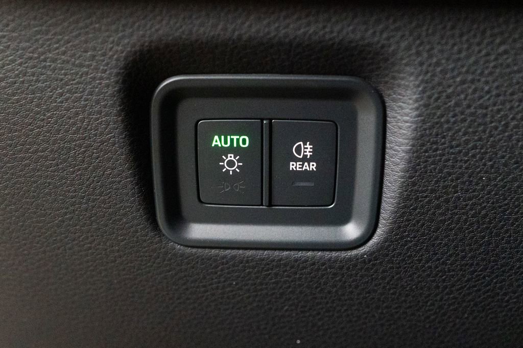 Certified 2025 Porsche Cayenne Coupe image 23