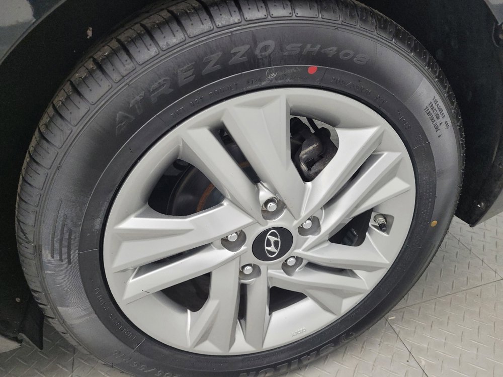 Used 2020 Hyundai Elantra SEL image 31