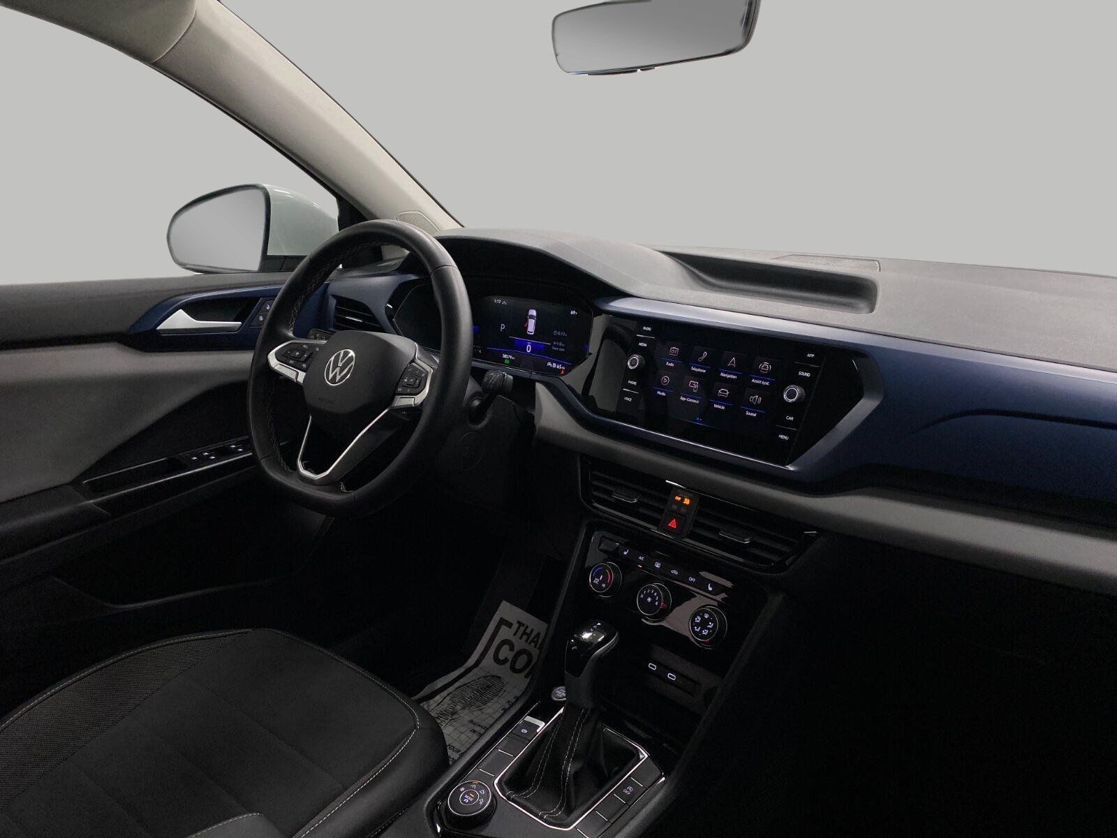 Used 2023 Volkswagen Taos SE w/ Panoramic Sunroof Package AWD/4WD image 17