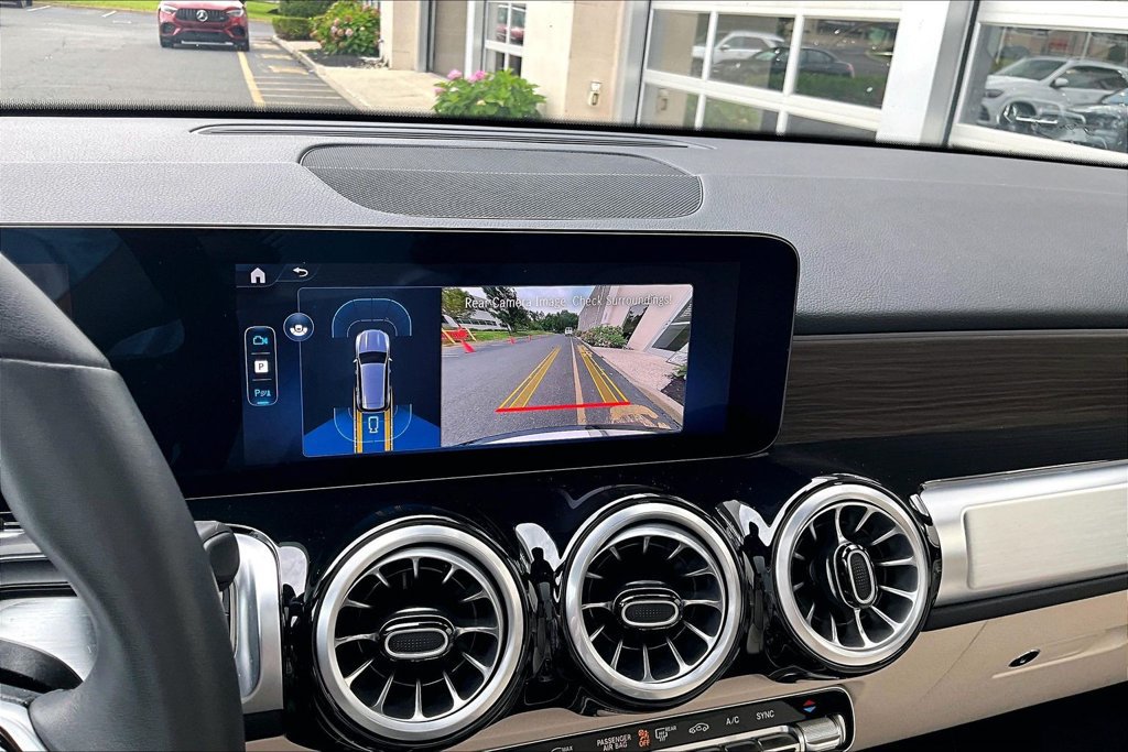 Used 2026 Mercedes-Benz GLB 250 4MATIC image 23