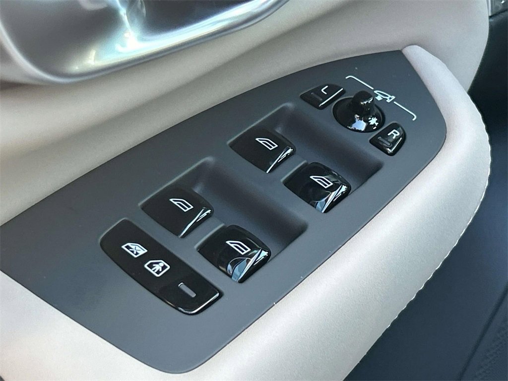 New 2026 Volvo XC90 B6 Ultra image 23