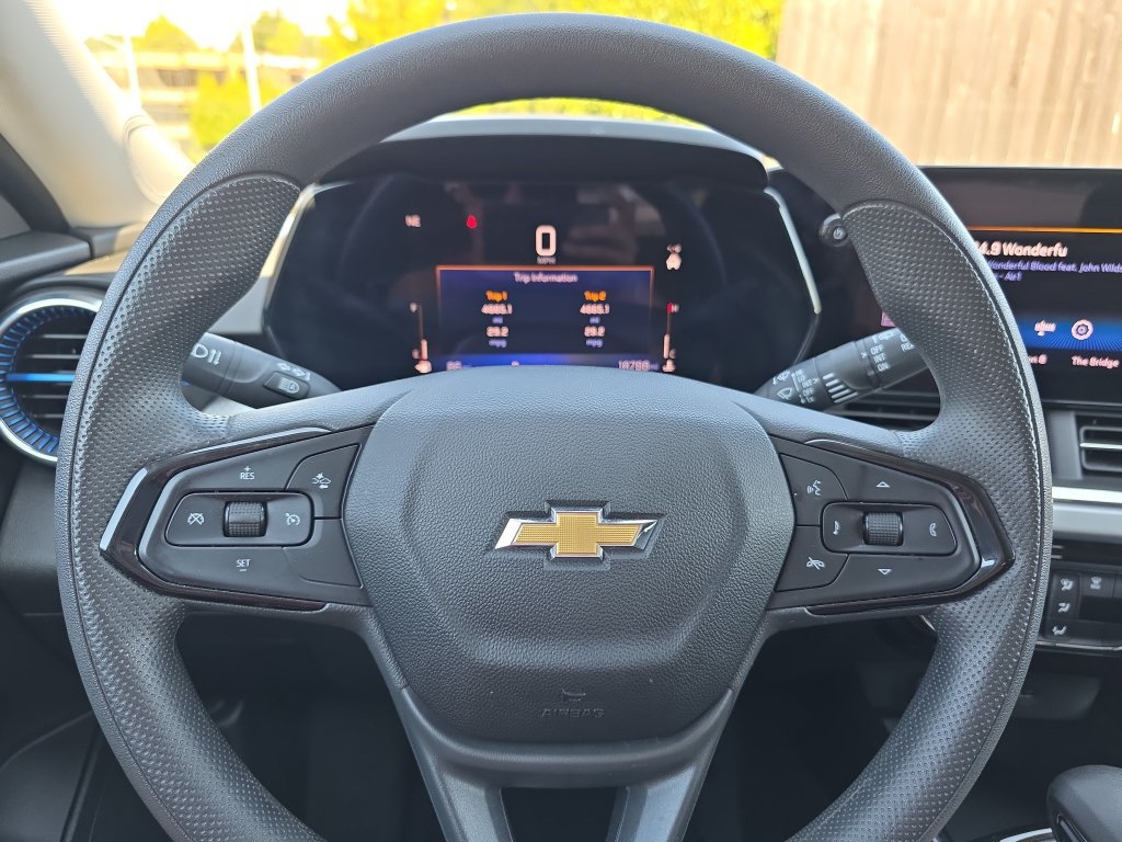 Used 2025 Chevrolet Trax LT FWD image 18