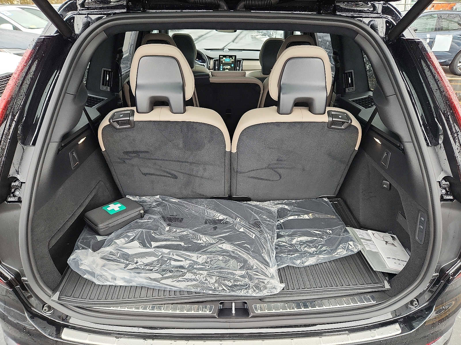 Used 2026 Volvo XC90 B6 Ultra w/ Lounge Package image 26