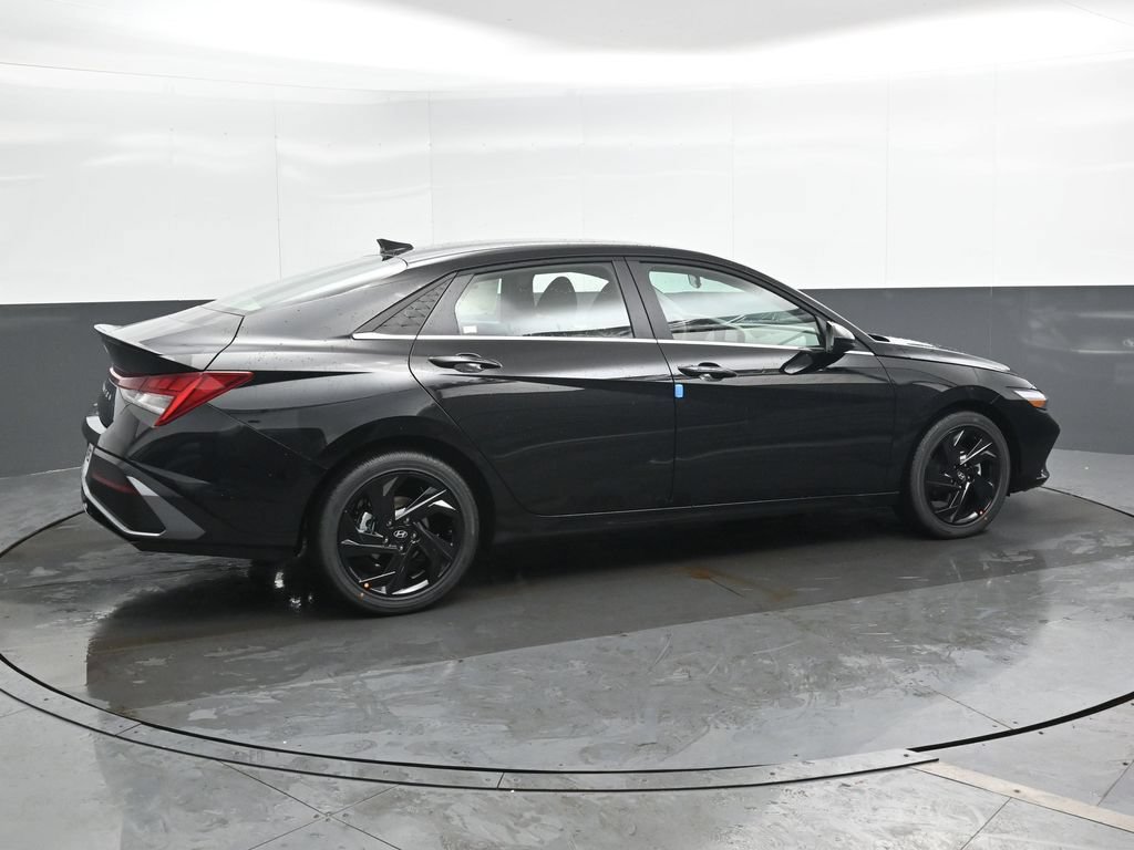New 2026 Hyundai Elantra SEL Sport Premium FWD image 2