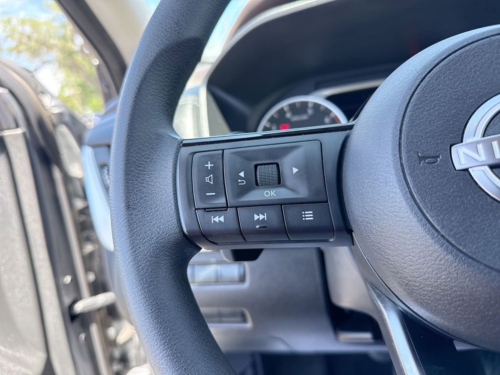 Used 2023 Nissan Rogue SV FWD image 15