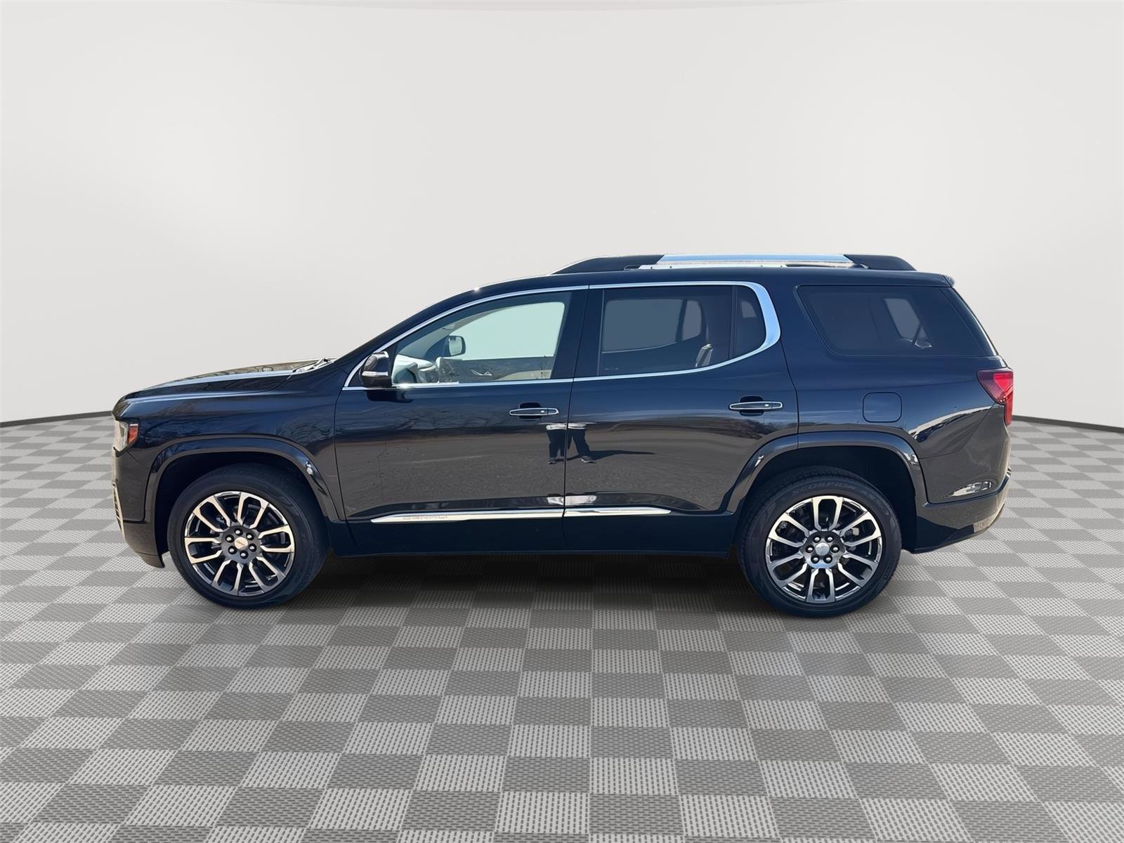 Used 2021 GMC Acadia Denali w/ Denali Technology Package FWD image 9