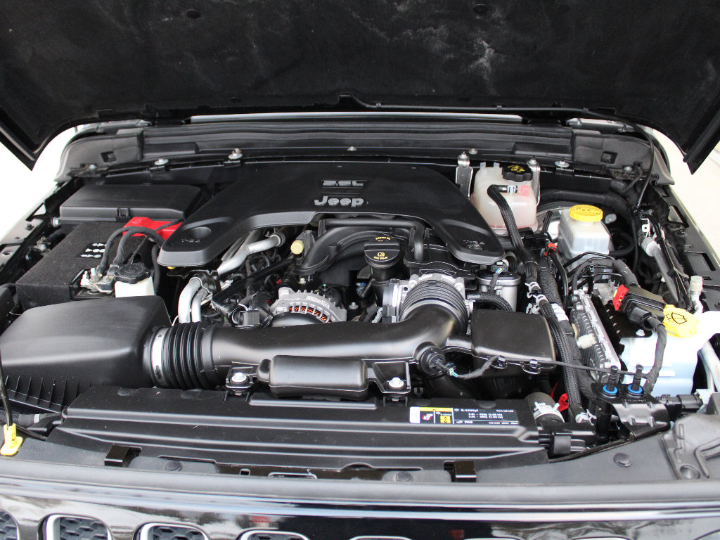 Used 2018 Jeep Wrangler Unlimited Sahara image 9