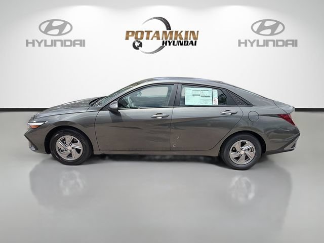New 2026 Hyundai Elantra SE FWD image 8