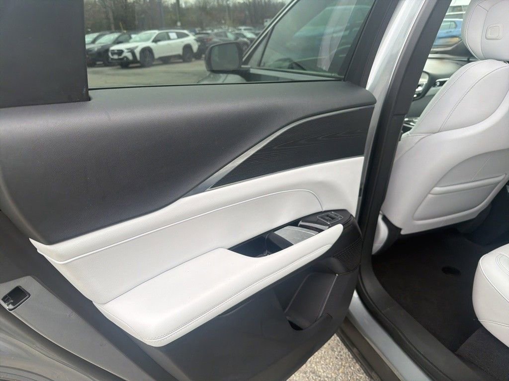 Used 2024 Cadillac Lyriq Luxury image 14