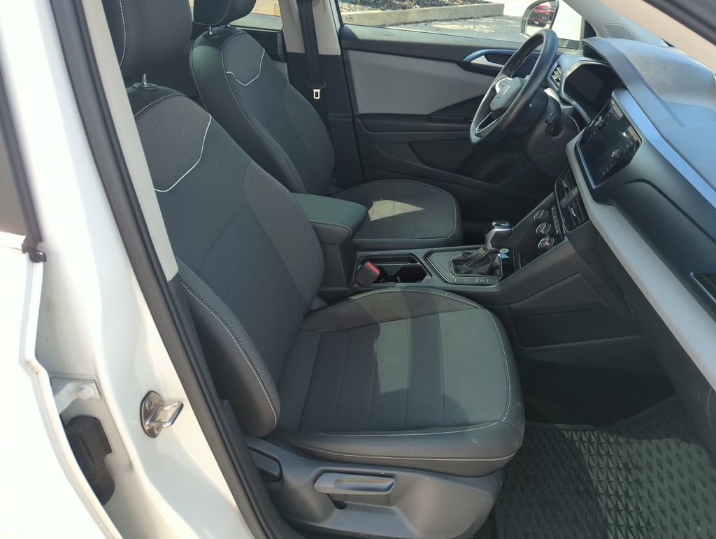 Certified 2023 Volkswagen Taos SE w/ Panoramic Sunroof Package FWD image 36