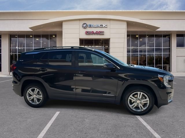 Used 2022 GMC Terrain SLE w/ Driver Convenience Package image 17