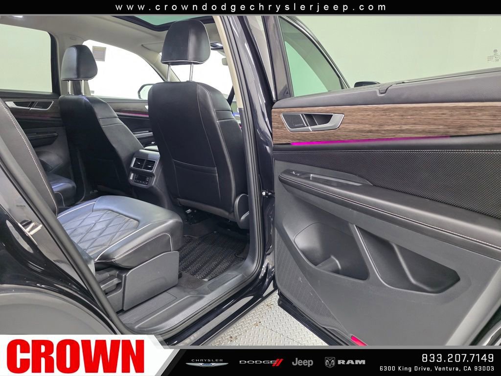Used 2024 Volkswagen Atlas SEL Premium R-Line image 18