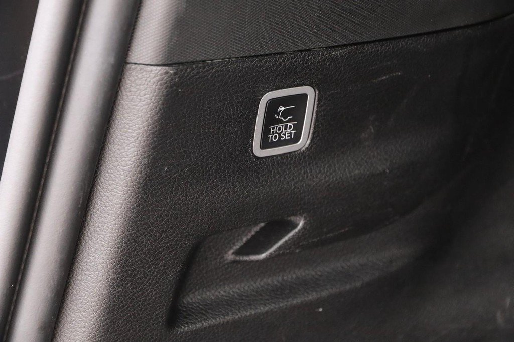 Used 2023 Jeep Wagoneer L Series II AWD/4WD image 9
