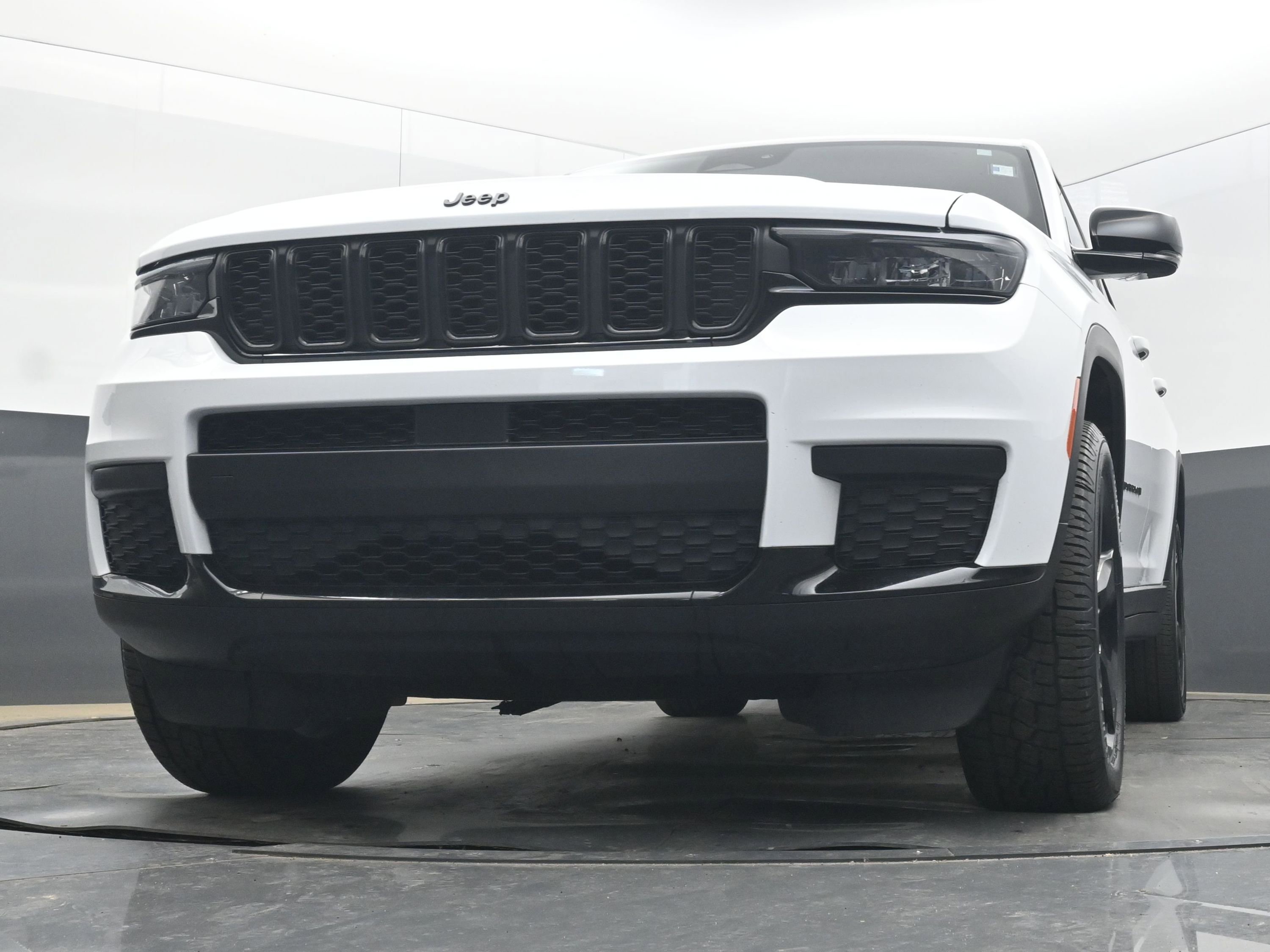 Used 2024 Jeep Grand Cherokee L Laredo image 20