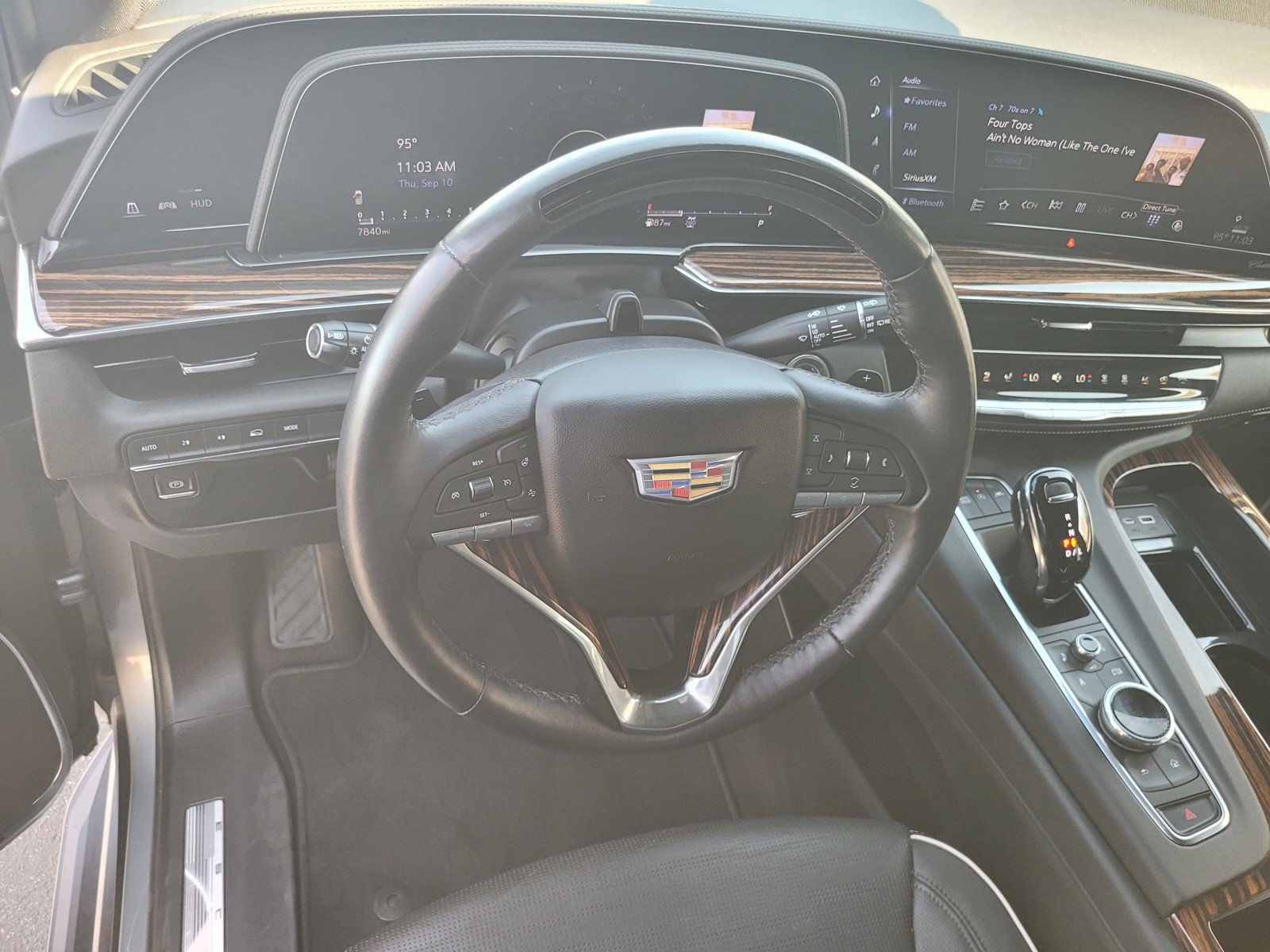 Used 2023 Cadillac Escalade Premium Luxury AWD/4WD image 27