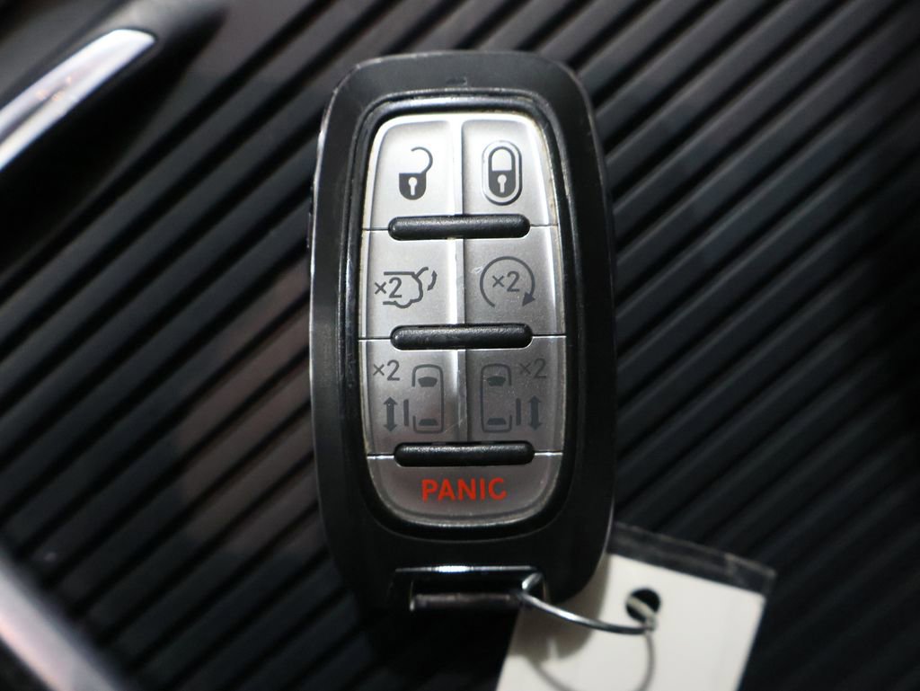 Used 2023 Chrysler Pacifica Touring-L image 27