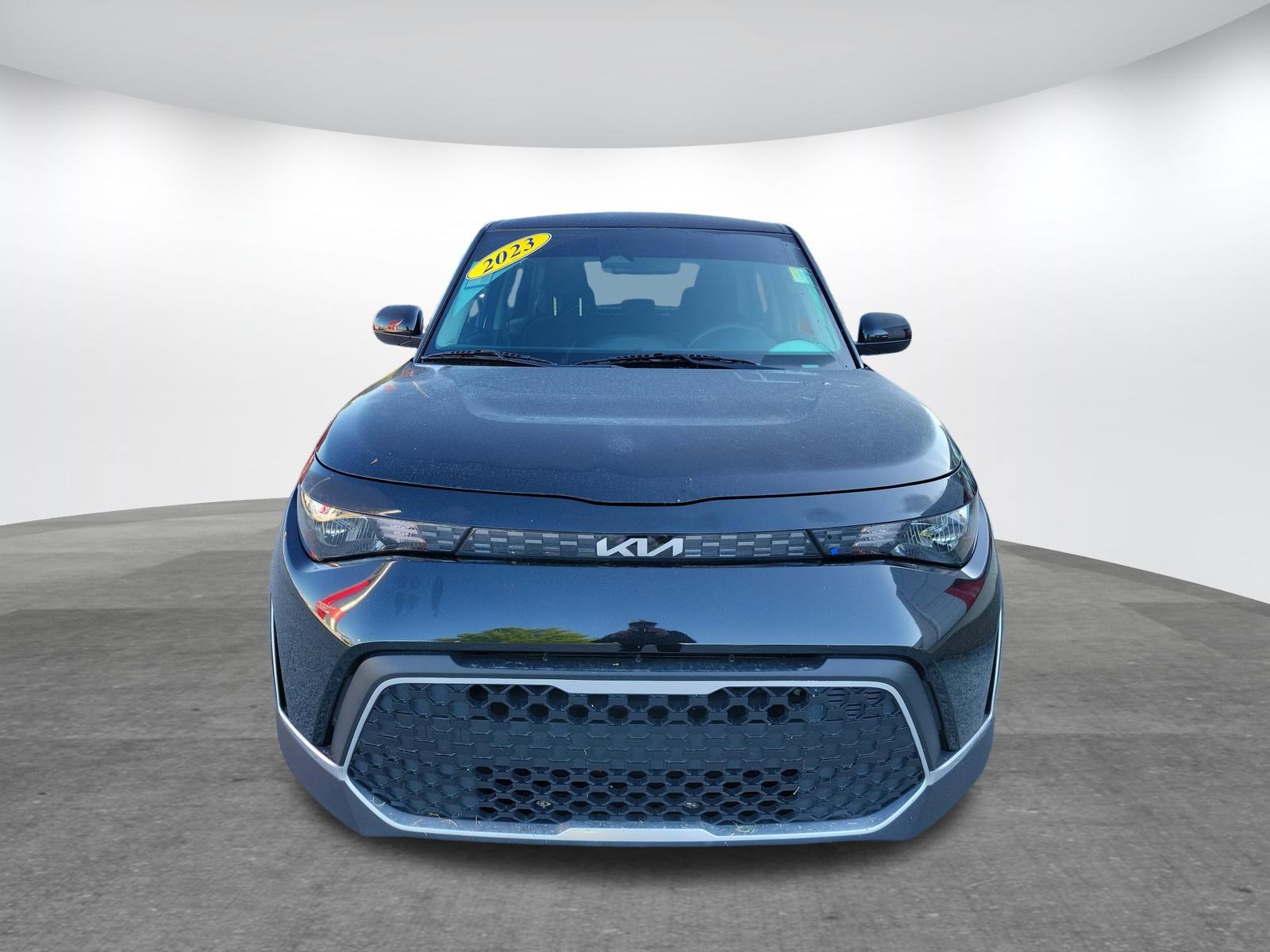 Used 2023 Kia Soul LX w/ LX Technology Package FWD image 2