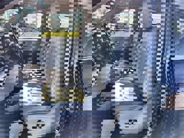 Used 2020 Chrysler Pacifica Touring-L w/ Tire & Wheel Group image 11