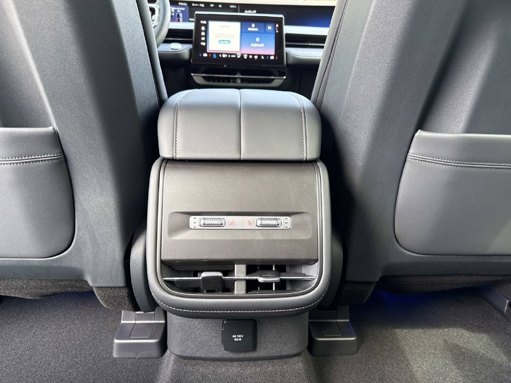 New 2026 Lincoln Nautilus Reserve w/ Jet Appearance Package AWD/4WD image 16