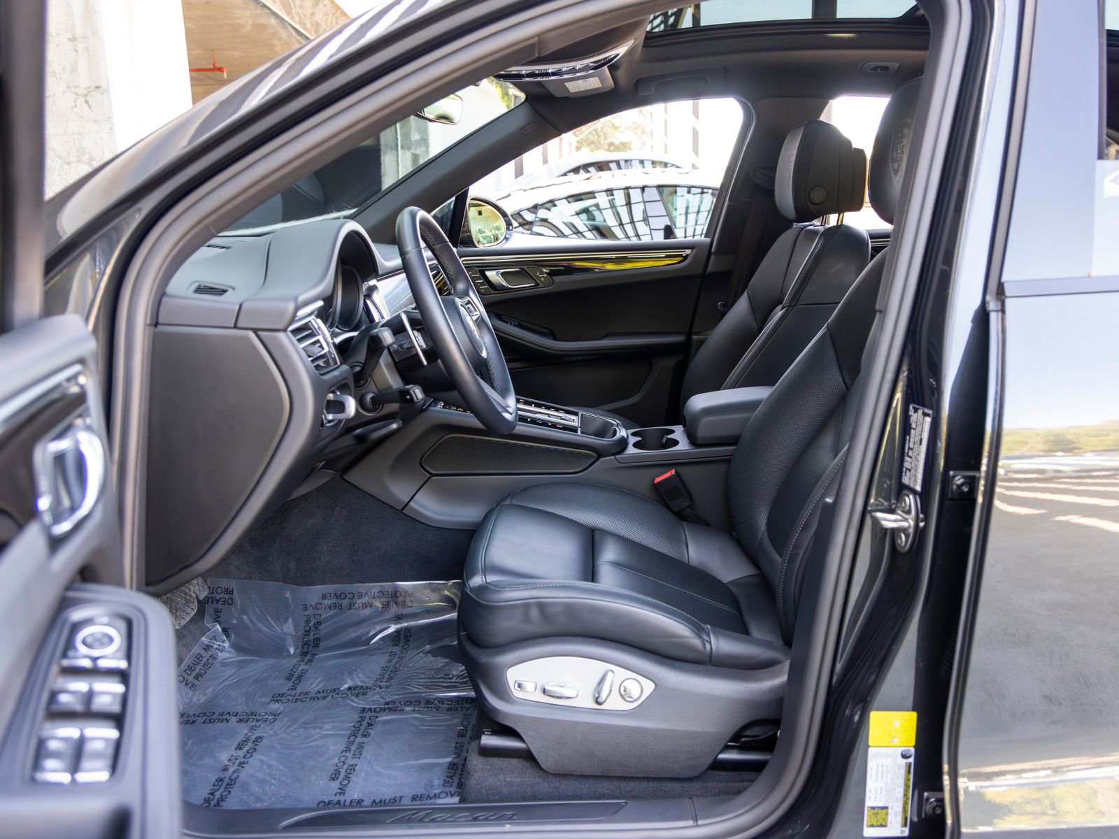 Certified 2024 Porsche Macan image 26