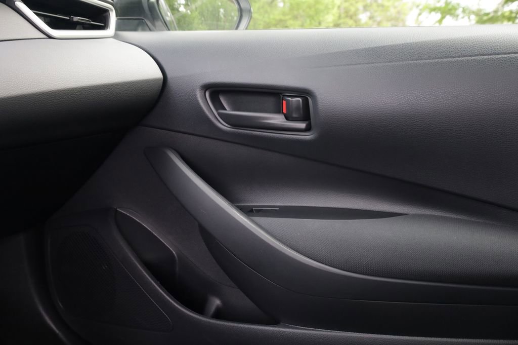 Used 2025 Toyota Corolla LE image 10