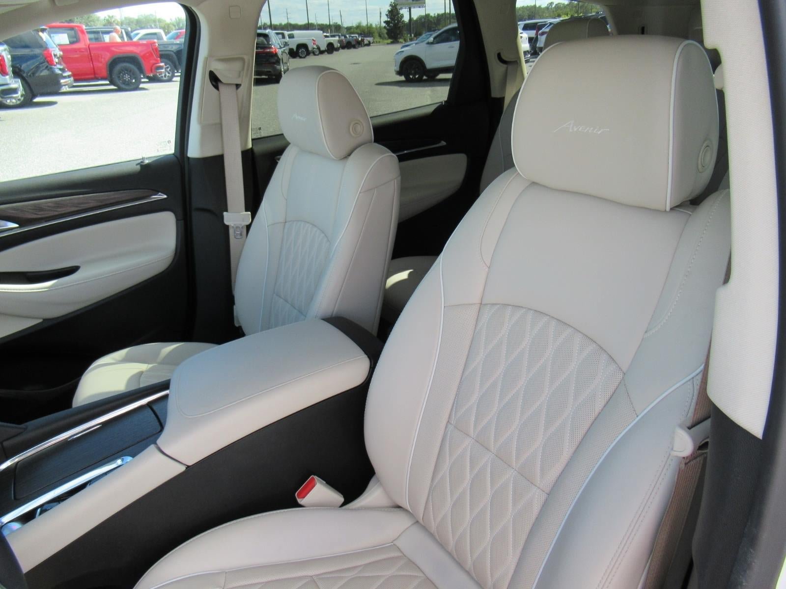 Used 2023 Buick Enclave Avenir w/ Avenir Technology Package FWD image 17