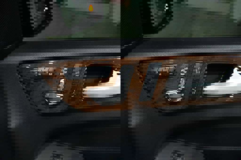 Used 2018 Mercedes-Benz GLS 450 4MATIC w/ Premium Package image 39