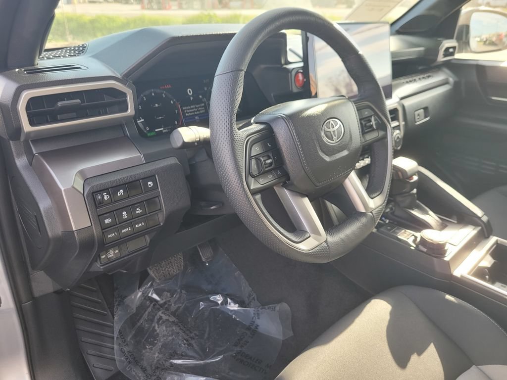 Used 2025 Toyota Tacoma TRD Off-Road w/ TRD Off Road Upgrade Package AWD/4WD image 13