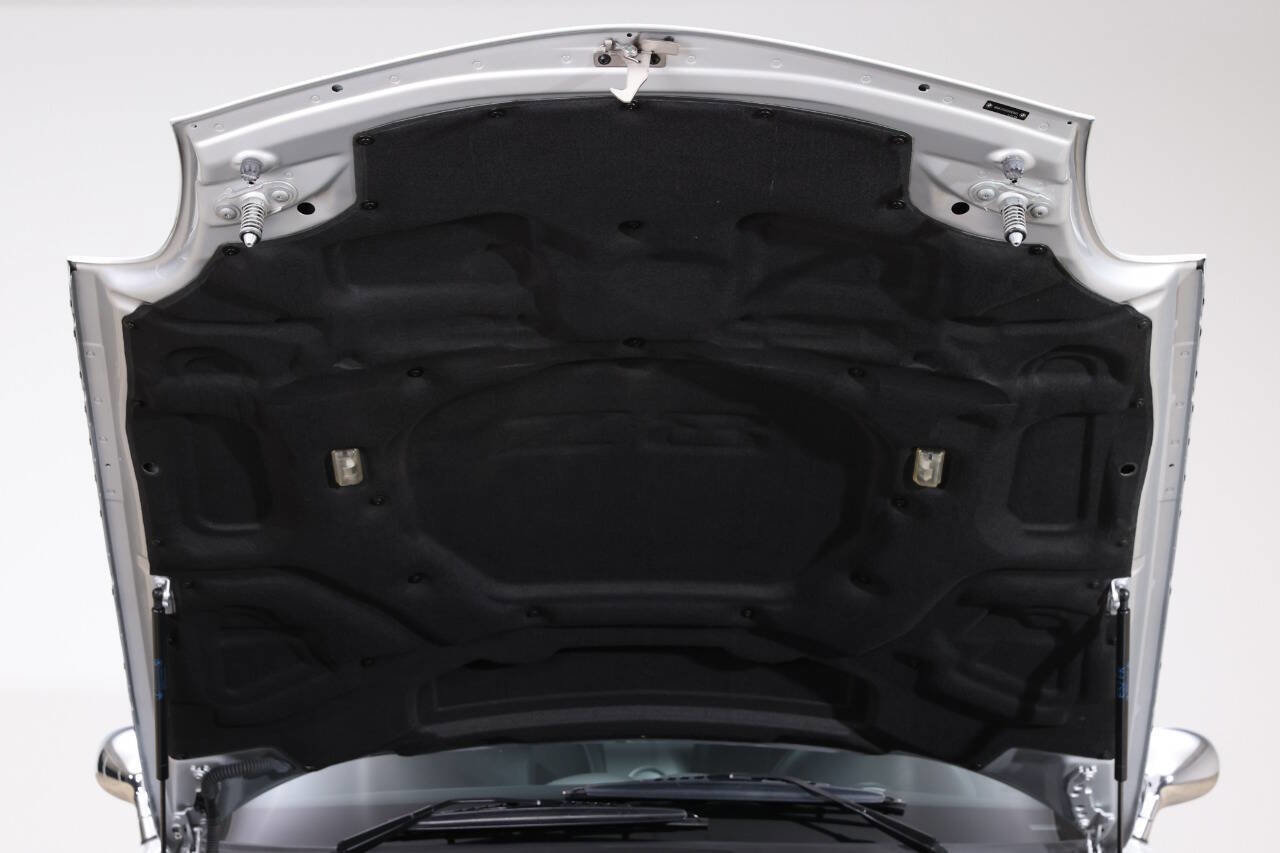 Used 2002 BMW Z8 image 34