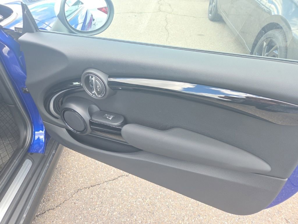 Used 2019 MINI Cooper 2-Door Hardtop image 22