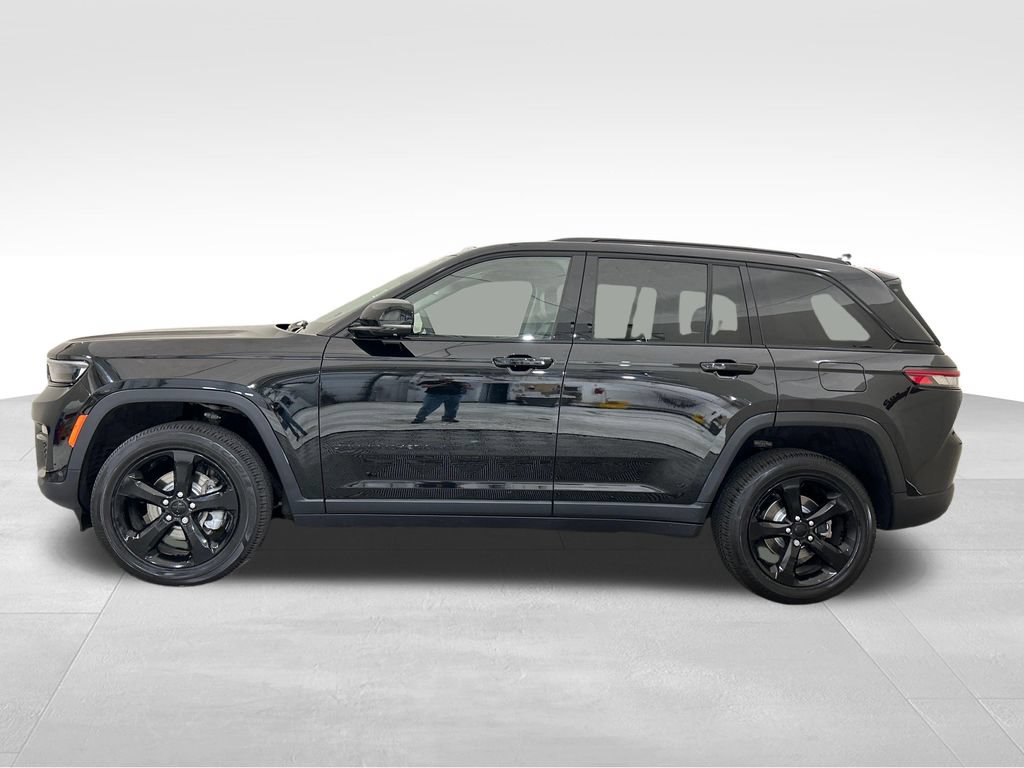 Used 2023 Jeep Grand Cherokee Limited w/ Luxury Tech Group II AWD/4WD image 2