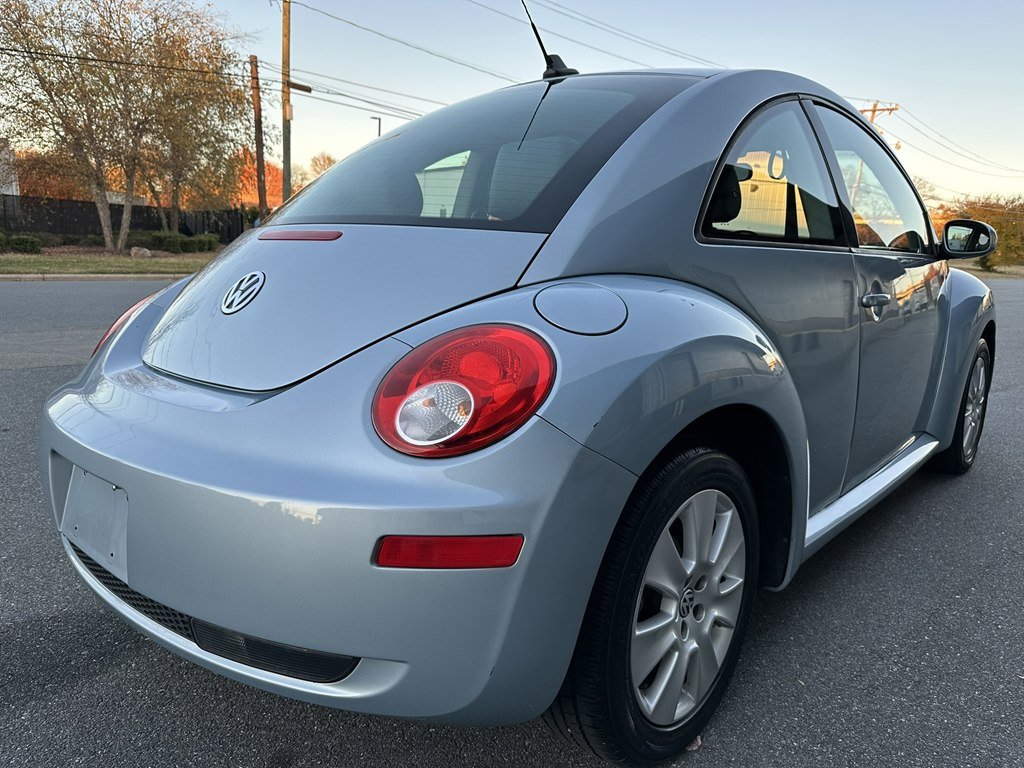 Used 2010 Volkswagen Beetle Coupe image 5