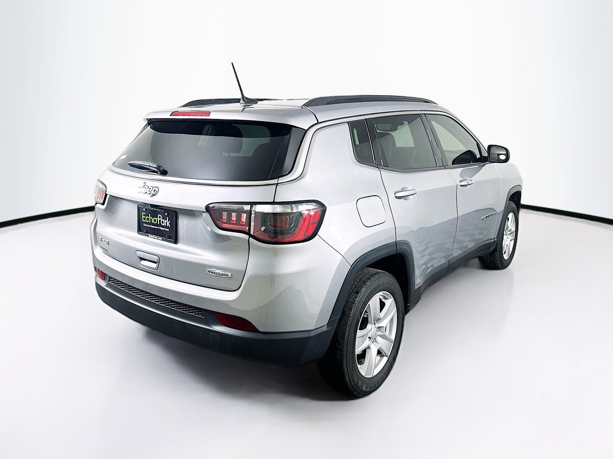 Used 2022 Jeep Compass Latitude image 9