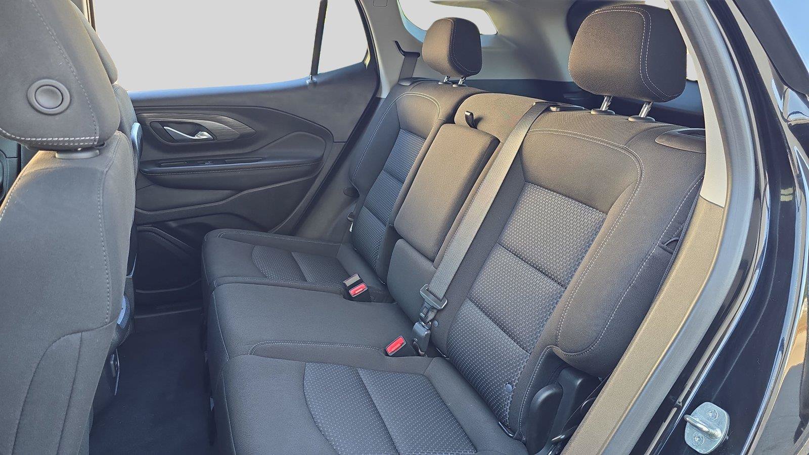 Used 2024 GMC Terrain SLE w/ Driver Convenience Package FWD image 18